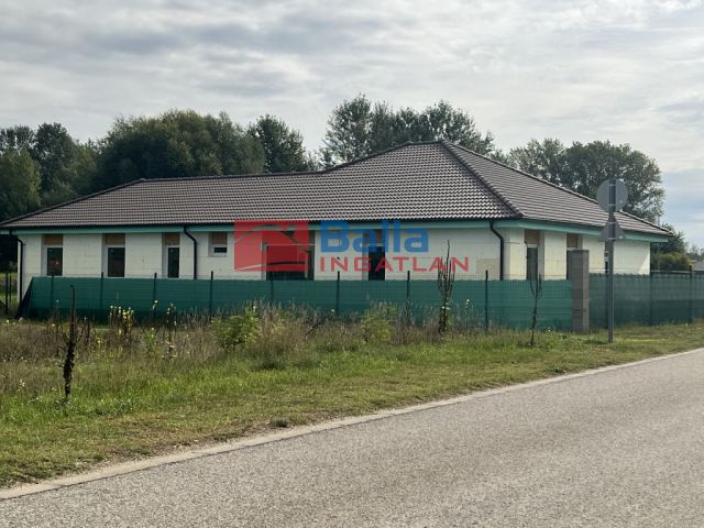 Szada - zöldövezet utca:  190 m²-es családi ház   (209'000'000 ,- Ft)