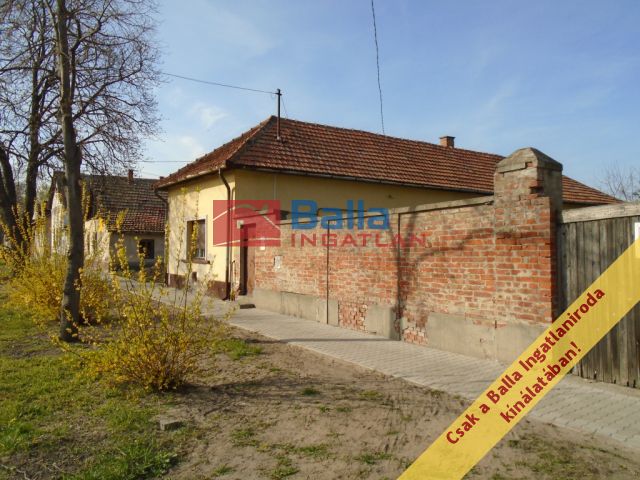 Tiszakécske - Béke utca:  70 m²-es családi ház   (23'900'000 ,- Ft)