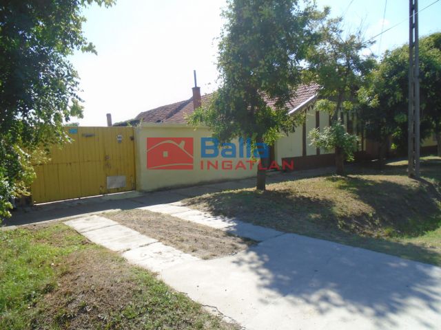 Tiszakécske - Béke utca:  120 m²-es családi ház   (14'500'000 ,- Ft)