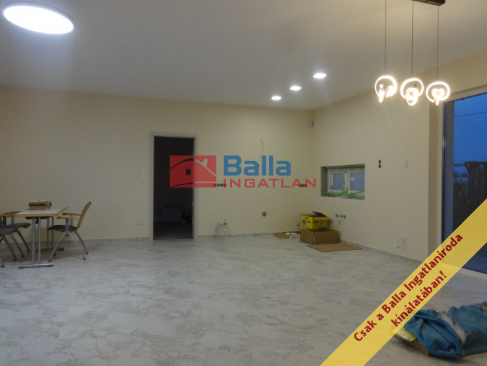 Tiszakécske - Bozsó János utca:  85 m&sup2;-es családi ház   (55'730'000 ,- Ft)