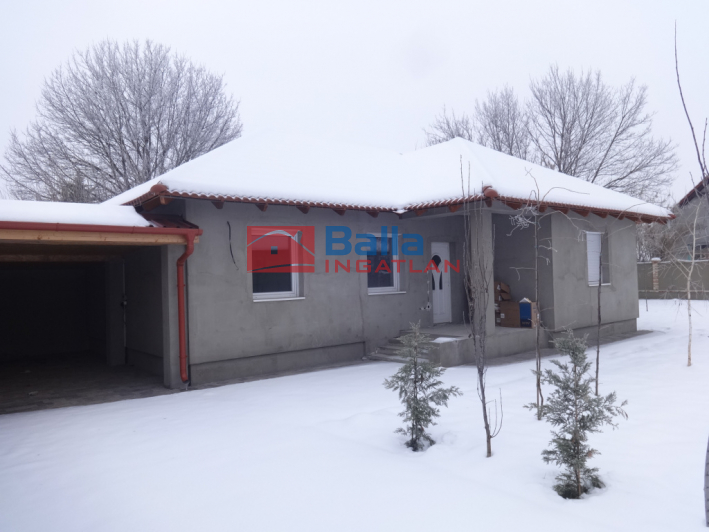 Tiszakécske - Kőrösi utca:  75 m&sup2;-es családi ház   (59'900'000 ,- Ft)