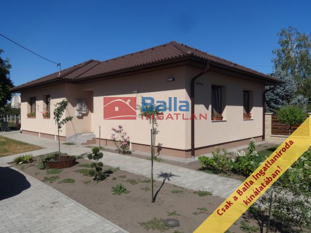 Tiszakécske - Városközpont utca:  100 m²-es családi ház   (69'900'000 ,- Ft)