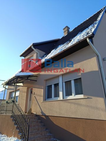 Tököl - Szentmiklósi utca közeli utca:  100 m&sup2;-es családi ház   (103'000'000 ,- Ft)