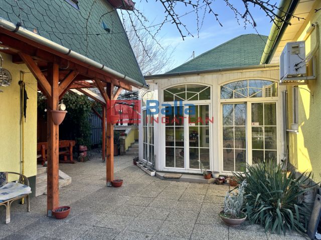 Üllő - Többgenerációs:  220 m²-es családi ház   (135'000'000 ,- Ft)