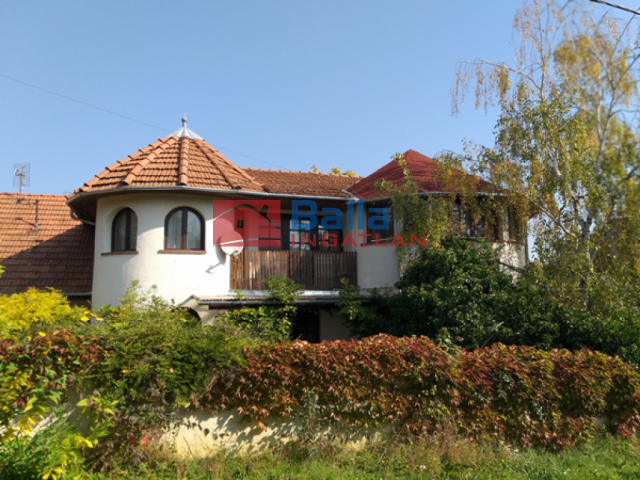 Üröm - Erdő melletti utca:  240 m²-es családi ház   (120'000'000 ,- Ft)
