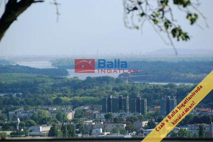 Vác - Akó utca:  120 m²-es családi ház   (99'990'000 ,- Ft)