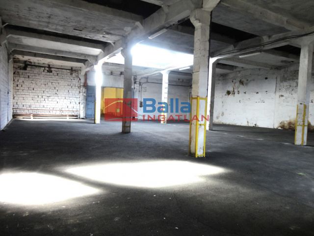 IV. Kerület (Újpest) - Baross utca:  2000 m²-es egyéb üzlethelyiség   (375'000'000 ,- Ft)
