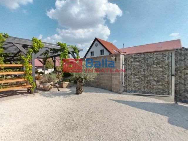 XVII. Kerület (Rákoshegy) - Alsórákoshegy utca:  500 m²-es egyéb üzlethelyiség   (380'000'000 ,- Ft)