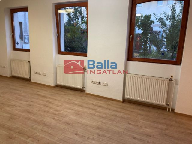 XV. Kerület (Rákospalota) - Rákospalota utca:  66 m²-es házrész   (71'000'000 ,- Ft)
