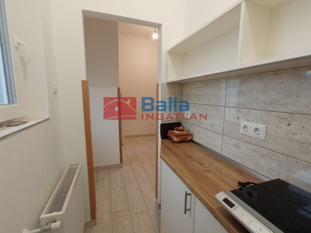 XVI. Kerület (Rákosszentmihály) - Attila utca:  40 m&sup2;-es házrész   (180'000 ,- Ft)