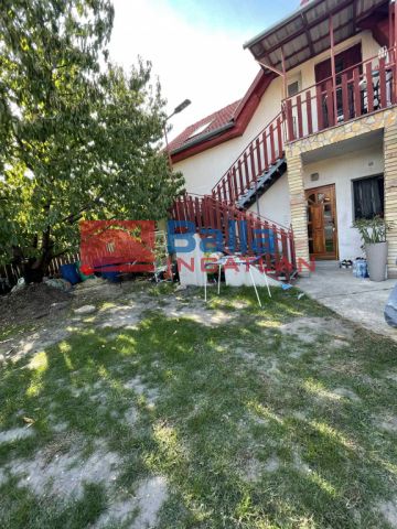 Vecsés - Városközpont közeli utca:  110 m²-es házrész   (73'500'000 ,- Ft)