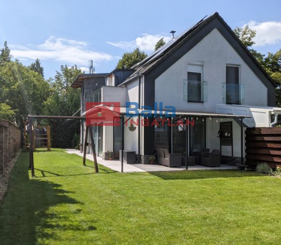 III. Kerület (Csillaghegy) - Attila utca:  120 m²-es ikerház   (218'000'000 ,- Ft)