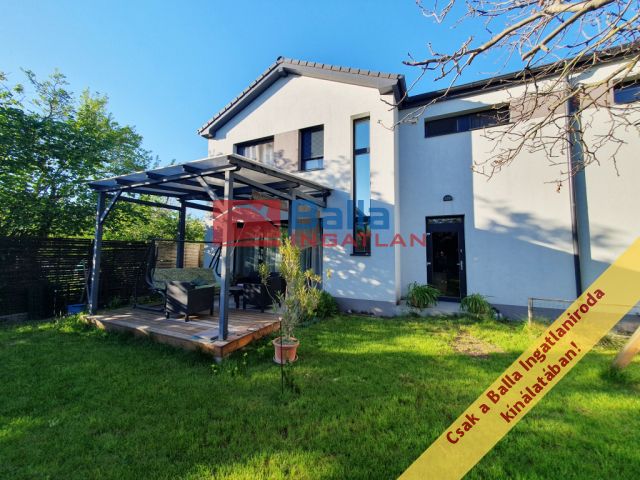 XVII. Kerület (Rákoshegy) - Lőrinci út közeli utca:  124 m²-es ikerház