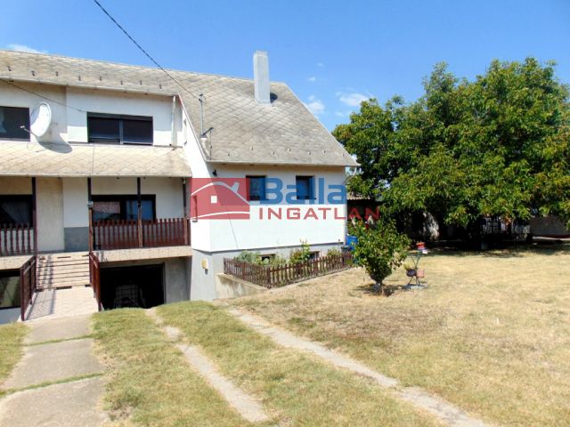 Dinnyés - Vörösmarty utca:  108 m²-es ikerház   (69'900'000 ,- Ft)