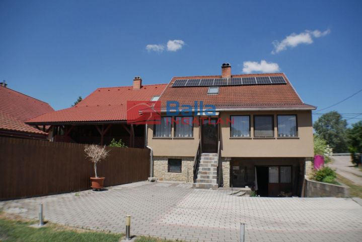 Dömsöd - Fő utca utca:  140 m²-es ikerház   (65'000'000 ,- Ft)