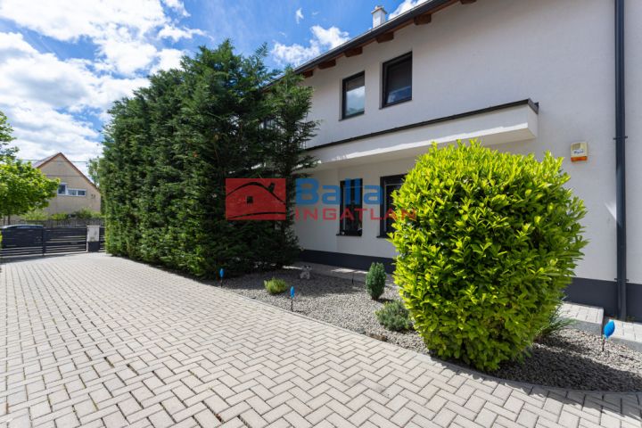 Solymár - sport utca:  140 m²-es ikerház   (174'900'000 ,- Ft)