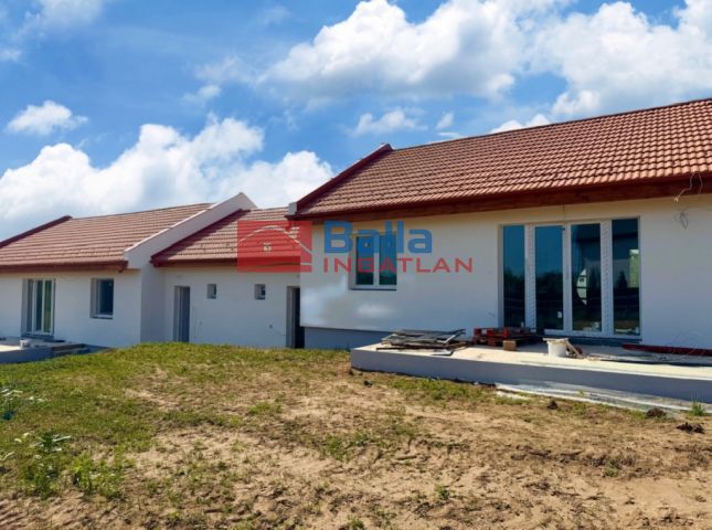 Szada - Aranyhegy utca:  135 m²-es ikerház   (99'900'000 ,- Ft)
