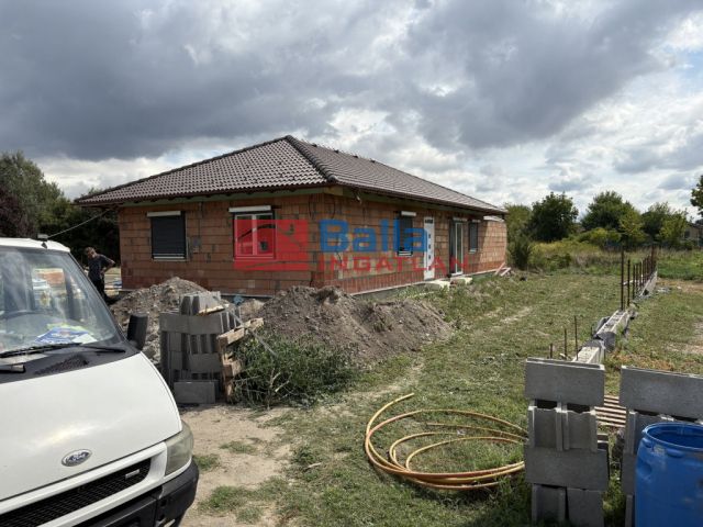 Szigetszentmárton - Vasút utca:  93 m²-es ikerház   (78'000'000 ,- Ft)