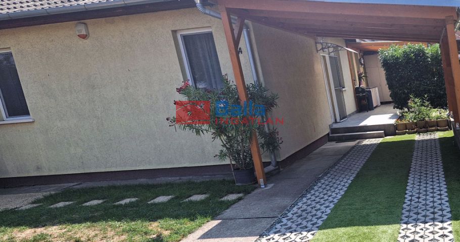 Szigetszentmiklós - Központi részen utca:  74 m²-es ikerház   (75'000'000 ,- Ft)