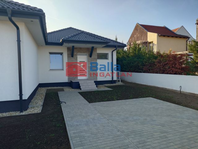 Velence (Velence) - Adria körút:  91 m²-es ikerház   (99'900'000 ,- Ft)