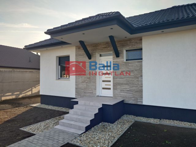 Velence (Velence) - Adria körút:  100 m²-es ikerház   (94'900'000 ,- Ft)