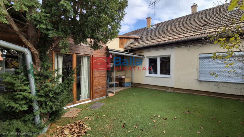 X. Kerület (Újhegy) - Sibrik Miklós út környéki utca:  70 m²-es sorház   (57'900'000 ,- Ft)