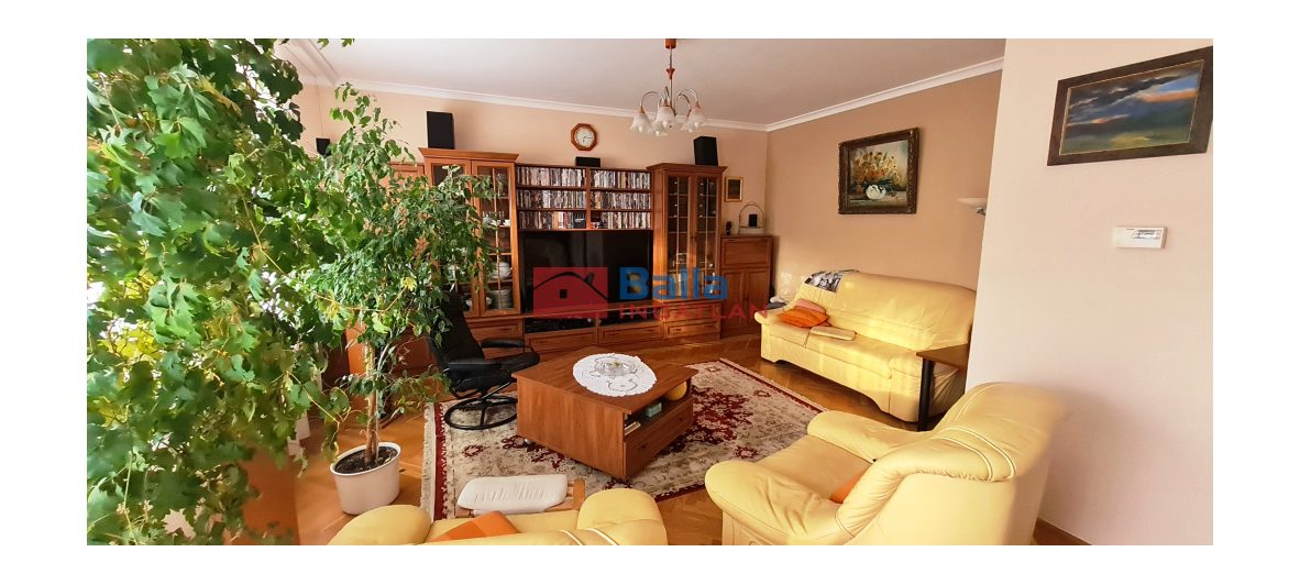 Dunakeszi - Kazinczy Ferenc utca:  140 m&sup2;-es sorház   (136'800'000 ,- Ft)