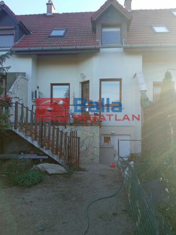 Kistarcsa - Hollandia lakótelep:  88 m²-es sorház   (95'000'000 ,- Ft)