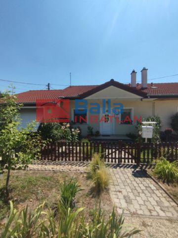 Szigetszentmiklós (Kertváros) - Központ közeli utca:  119 m²-es sorház   (67'500'000 ,- Ft)