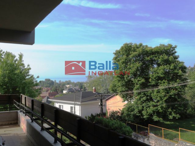 Balatonalmádi - VÁROSKÖZPONT:  83 m²-es társasházi lakás   (87'000'000 ,- Ft)
