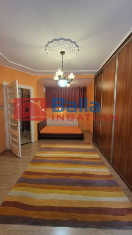I. Kerület (Vár) - Hunyadi János utca:  35 m²-es társasházi lakás   (180'000 ,- Ft)
