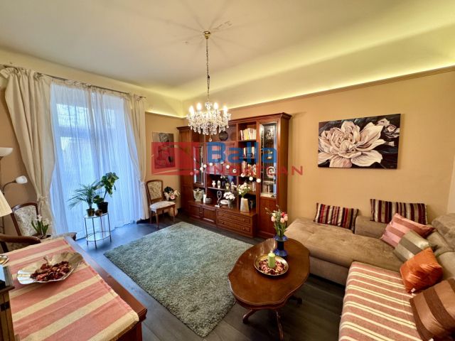 I. Kerület (Váralja) - Attila út:  51 m²-es társasházi lakás   (280'000 ,- Ft)