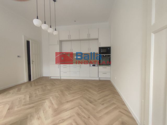 I. Kerület (Viziváros) - Fő utca:  55 m²-es társasházi lakás   (104'900'000 ,- Ft)