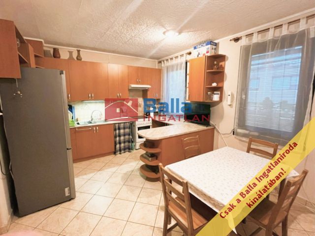IV. Kerület (Káposztásmegyer I.) - Ványoló utca:  84 m²-es társasházi lakás   (98'000'000 ,- Ft)