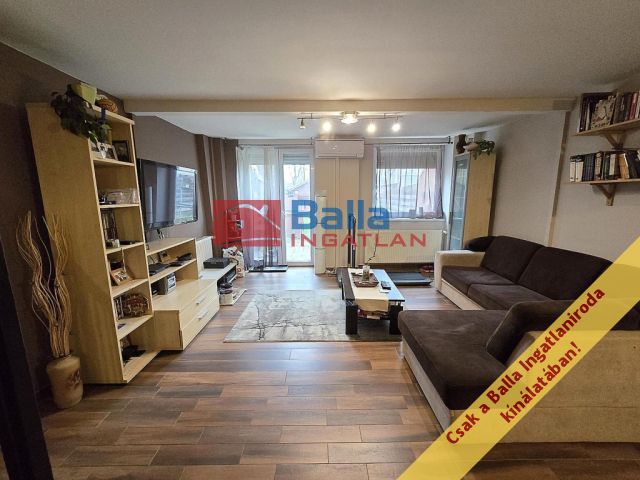 IV. Kerület (Újpest) - Széchenyi tér:  92 m&sup2;-es társasházi lakás   (118'000'000 ,- Ft)