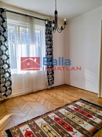 IV. Kerület (Újpest) - Vörösmarty utca:  30 m²-es társasházi lakás   (170'000 ,- Ft)