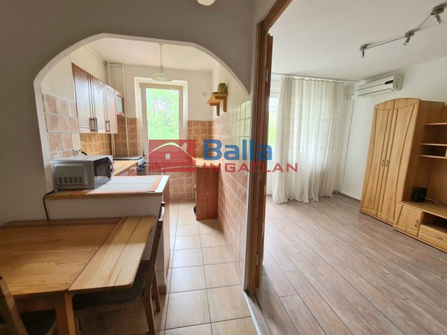IV. Kerület (Újpest) - Závodszky Zoltán utca:  55 m²-es társasházi lakás   (200'000 ,- Ft)