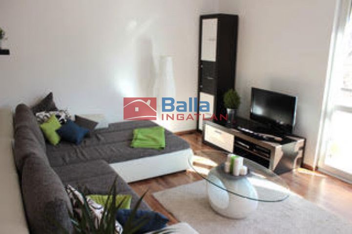 IX. Kerület (József Attila ltp.) - Csengettyű utca:  52 m²-es társasházi lakás   (220'000 ,- Ft)