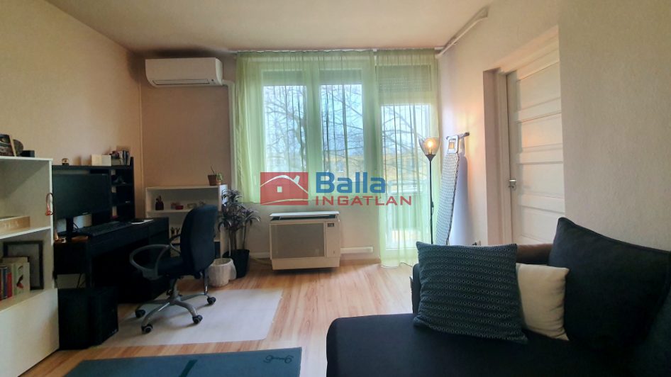 IX. Kerület (József Attila ltp.) - EGYETÉRTÉS utca:  38 m&sup2;-es társasházi lakás   (200'000 ,- Ft)