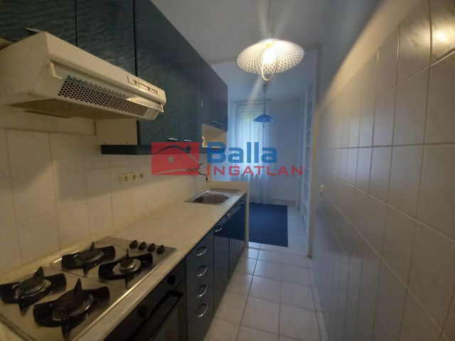 IX. Kerület (József Attila ltp.) - Friss utca:  35 m²-es társasházi lakás   (180'000 ,- Ft)