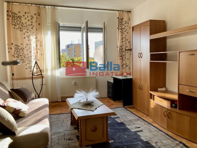 IX. Kerület (József Attila ltp.) - Üllői út:  28 m²-es társasházi lakás   (150'000 ,- Ft)