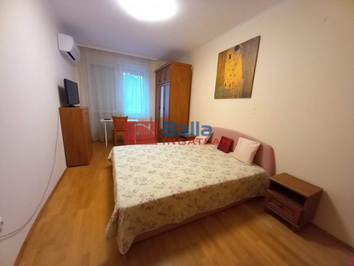 IX. Kerület (Középső Ferencváros (Rehabilitációs terület)) - Liliom utca:  68 m&sup2;-es társasházi lakás   (300'000 ,- Ft)