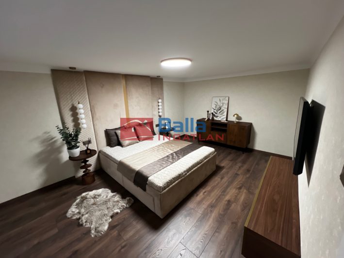 V. Kerület (Bank negyed) - Október 6 utca:  183 m&sup2;-es társasházi lakás   (344'000'000 ,- Ft)