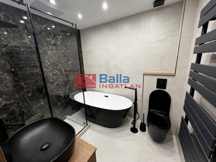 V. Kerület (Belváros) - Báthory utca:  88 m&sup2;-es társasházi lakás   (230'000'000 ,- Ft)