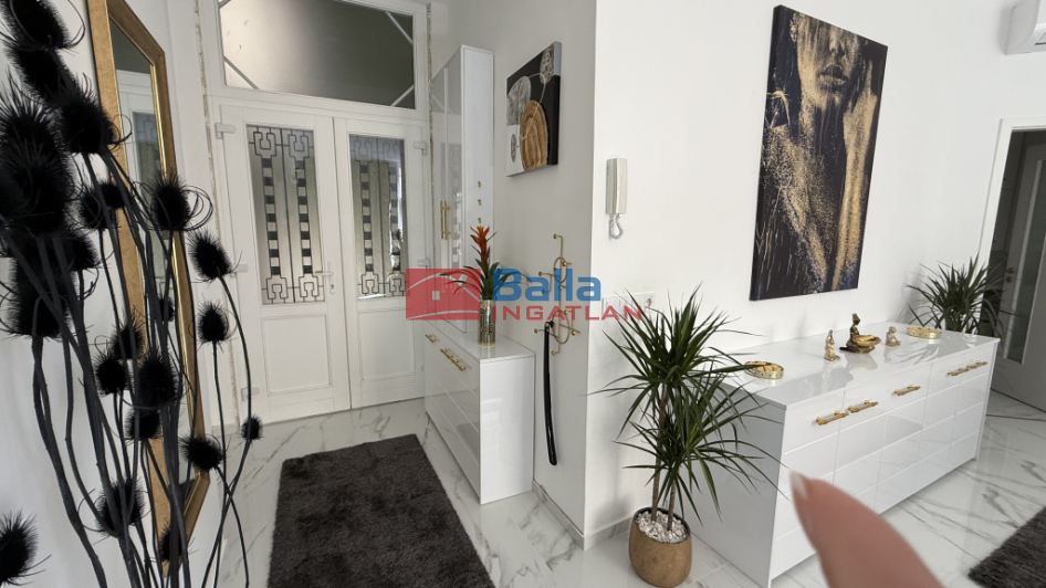 V. Kerület (Belváros) - Irányi utca:  49 m&sup2;-es társasházi lakás   (116'900'000 ,- Ft)