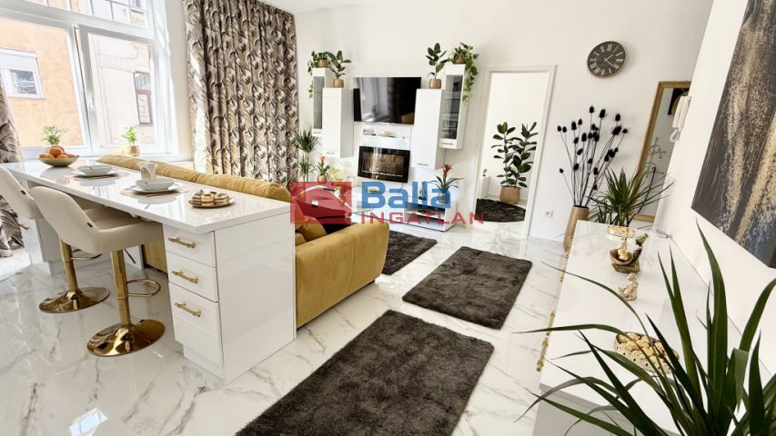 V. Kerület (Belváros) - Irányi utca:  49 m&sup2;-es társasházi lakás   (116'900'000 ,- Ft)