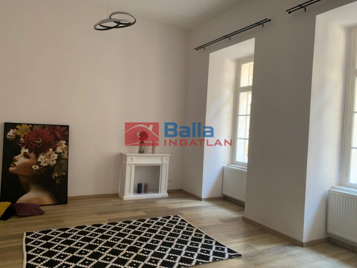 V. Kerület (Belváros) - Régi posta utca:  52 m&sup2;-es társasházi lakás   (99'000'000 ,- Ft)