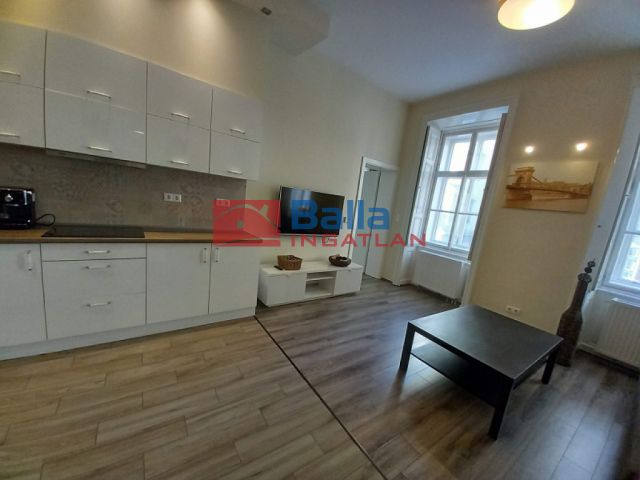 V. Kerület (Belváros) - Régiposta utca:  45 m²-es társasházi lakás   (98'900'000 ,- Ft)