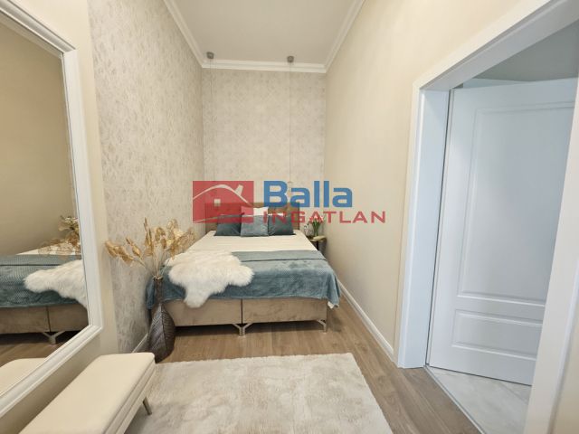 V. Kerület (Belváros) - Váci utca:  39 m²-es társasházi lakás   (117'000'000 ,- Ft)