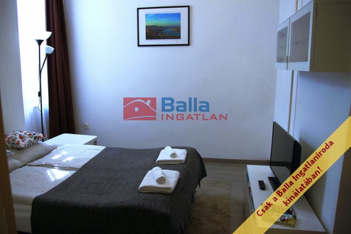 V. Kerület (Lipótváros) - Belgrád rakpart:  47 m²-es társasházi lakás   (84'000'000 ,- Ft)